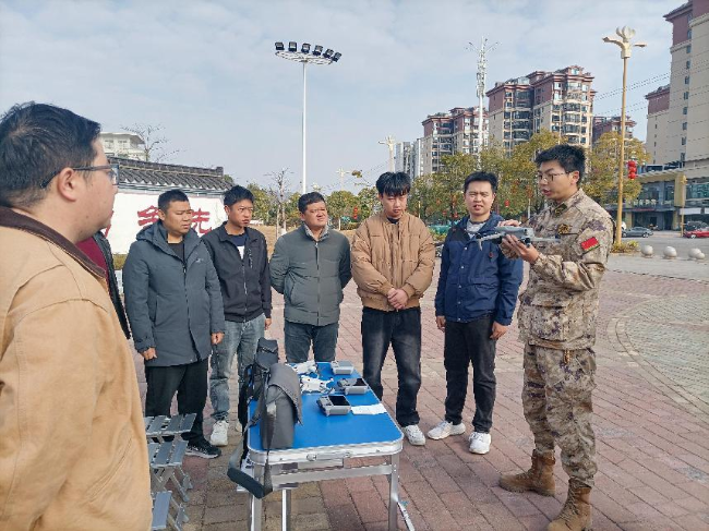 龙仙镇武装部开展无人机操作技能培训.png