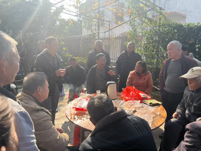 龙仙镇青山村：拆除破旧泥砖房为绿美建设腾空间2.png