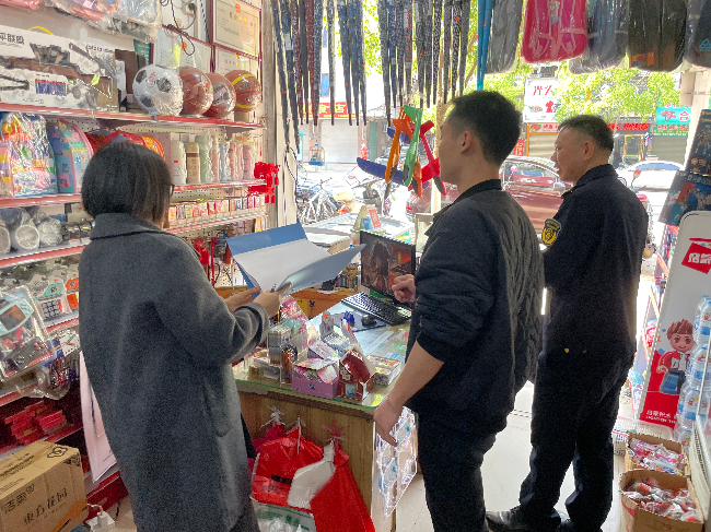 翁源县开展清明节前“扫黄打非”暨安全生产工作检查.jpg