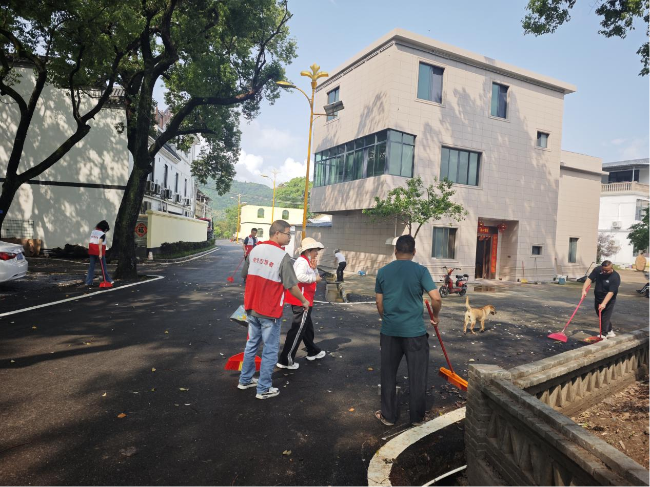 江尾镇江尾村开展人居环境整治行动.png