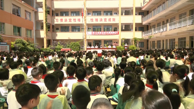 薪火公益基金向江尾镇中心小学捐赠电脑一批 助力乡村教育高质量发展.mp4_20250513_191801.273.jpg