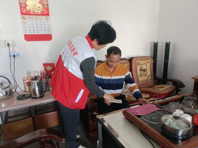 既重“力度”又添“温度”江尾镇南塘村开展汛期安全检查.png