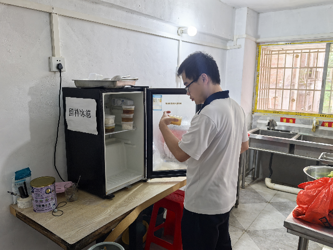 坝仔镇开展校外托管机构检查行动.png