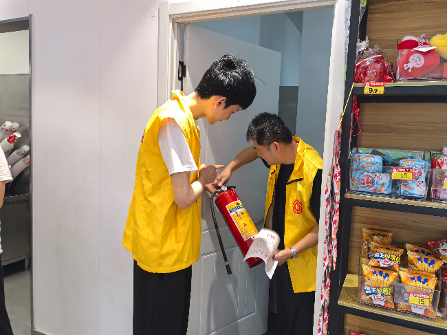 翁源县总工会开展辖区端午节前安全生产检查志愿活动2.jpg