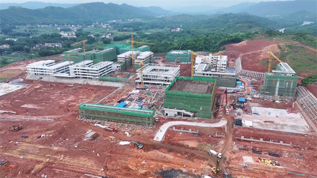 饮水思源赤子心！校友捐资百万助翁源中学（新城校区）建设.mp4_20250604_183737.803.jpg