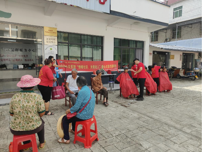 周陂镇开展圩日爱心义剪活动.png