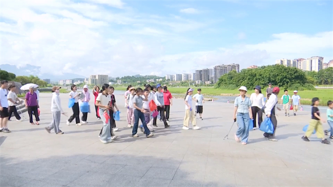 翁源县文明办开展“城市拾光”公益环保活动.mp4_20250701_164046.256.jpg