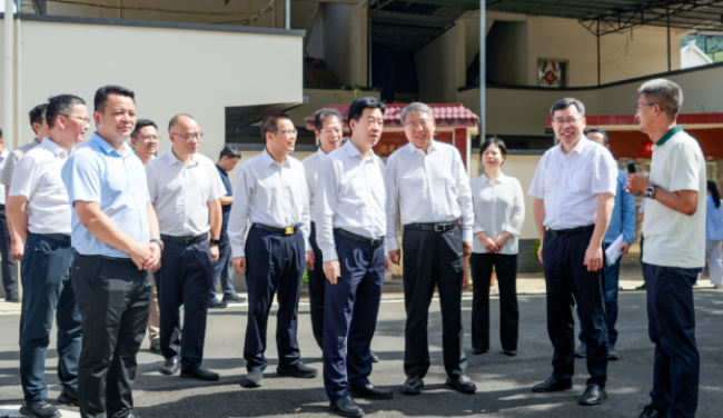 华润集团、省市县领导一同参加翁源华润希望乡村调研暨竣工植树活动