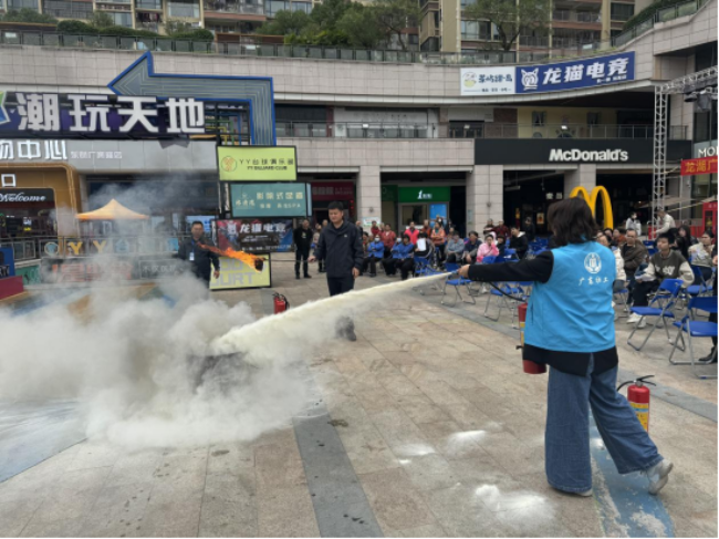 消防演练进社区 安全守护暖民心 ——龙仙镇幸福社区开展消防安全宣传活动.png