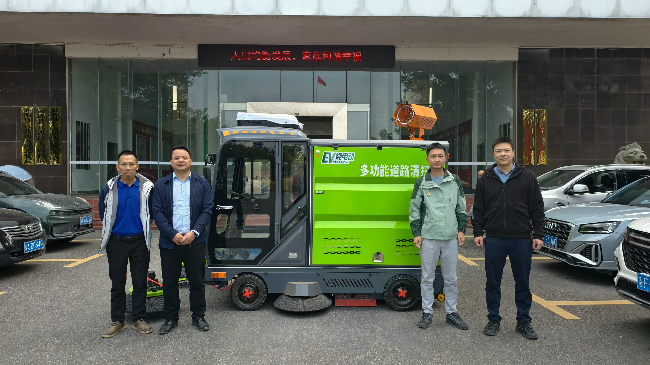 爱心企业捐车助力 官渡镇人居环境整治再添“新动能”.jpg