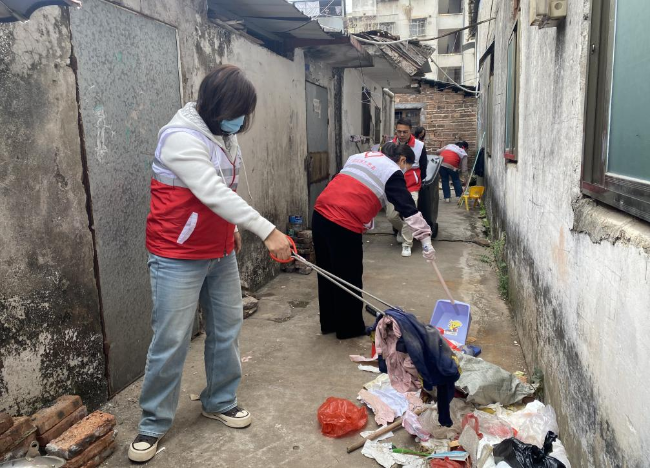 【我为群众办实事】龙仙镇城南社区：暖心帮扶解民忧 环境焕新暖民心.png