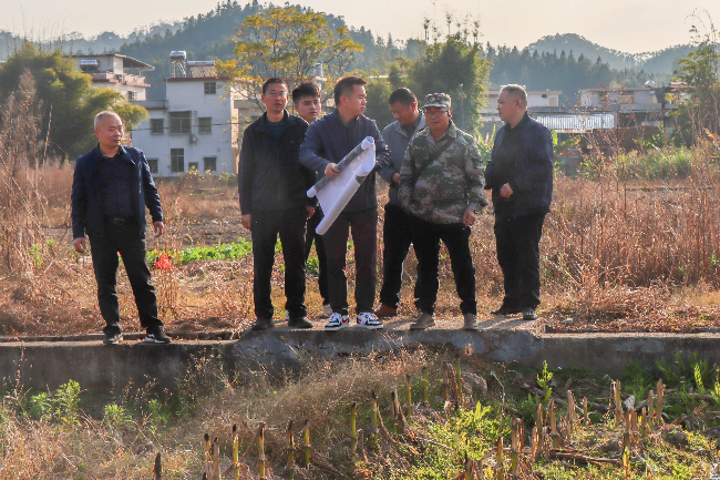 翁源万家顺鲁溪村蔬菜大棚项目签约动工 帮扶力量绘就乡村振兴新图景1.jpg