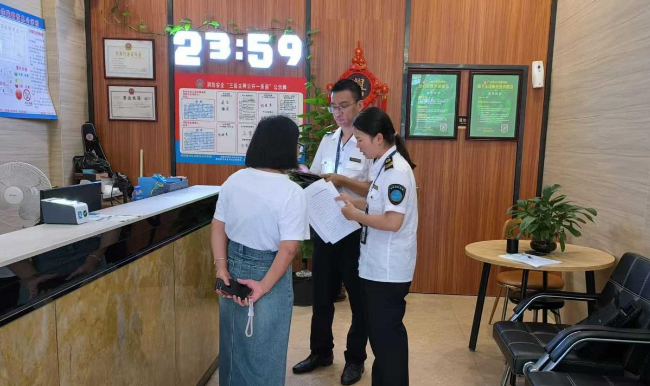 温情执法暖民心 法治护航守健康.png