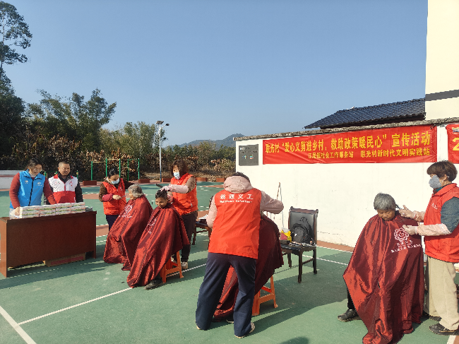 江尾镇开展“爱心义剪进乡村&middot;救助政策暖民心”宣传活动.png