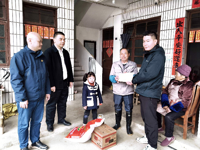 新春慰问暖民心 政企同心助振兴.png