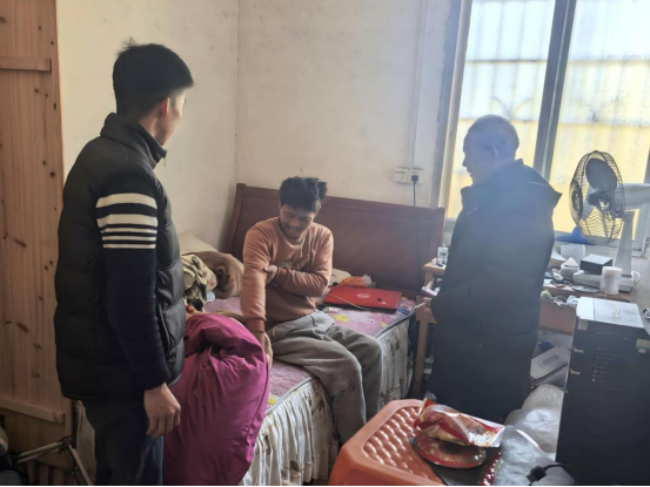 寒潮送温暖 关怀暖人心—— 官渡镇暖冬行动守护独居老人安全封面.png