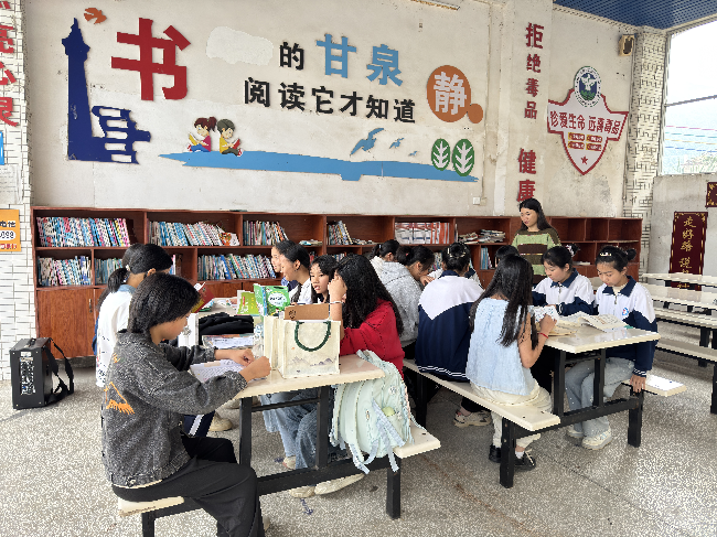 铁龙镇开展“书香润童心·德育伴成长”读书分享活动.png