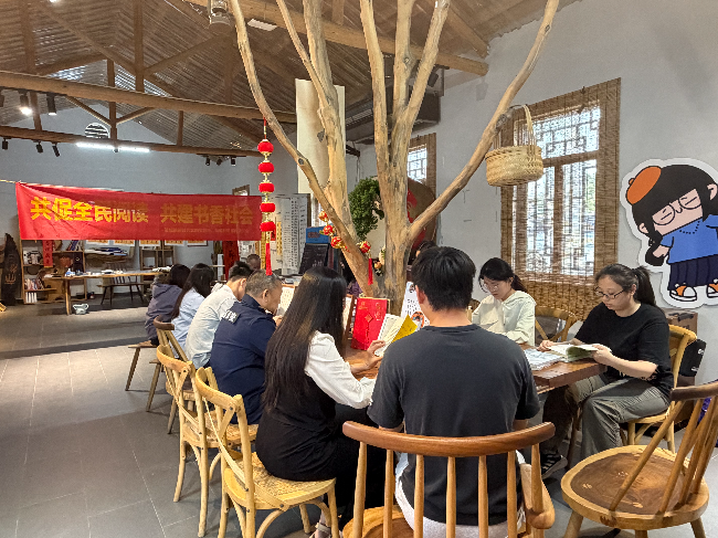 翁城镇开展“共促全民阅读，共建书香社会”主题活动.jpg