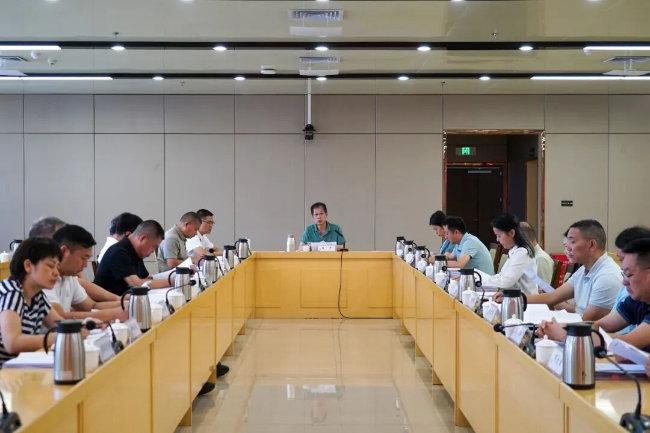 中共翁源县委理论学习中心组学习会议召开