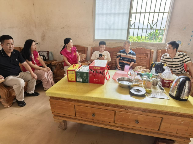 周陂镇:暖心慰问孤独症儿童 温情守护特殊童心.png