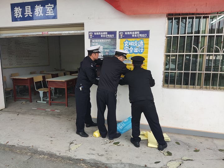 翁源2023年12.2交通安全日宣传进驾校活动图片3.jpg