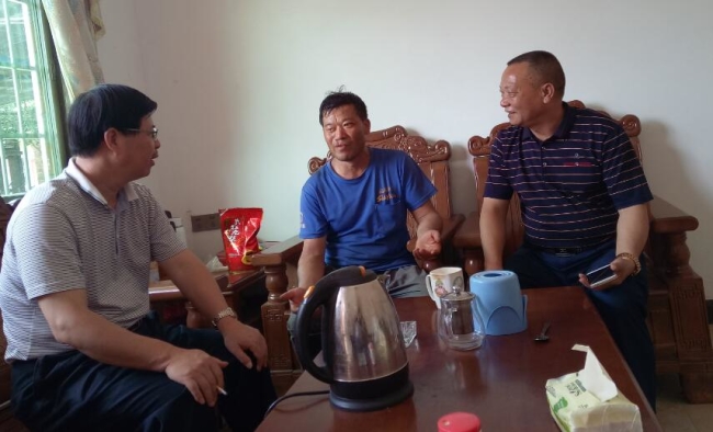 部门动态     5月24日,县人大常委会副主任陈福环赴新江镇小镇村走访