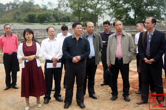 市委常委,市纪委书记郭健生到我县开展精准扶贫和新农村建设工作调研